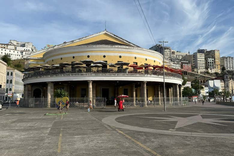 Mercado Modelo se encuentra en el barrio del Comercio