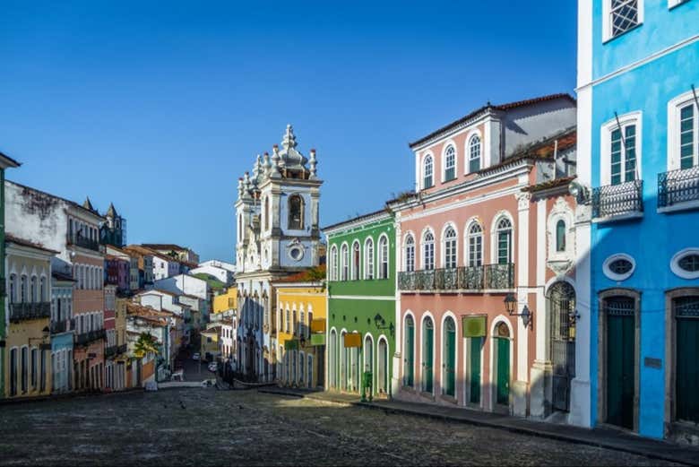 Você percorrerá as belas ruas do centro histórico de Salvador