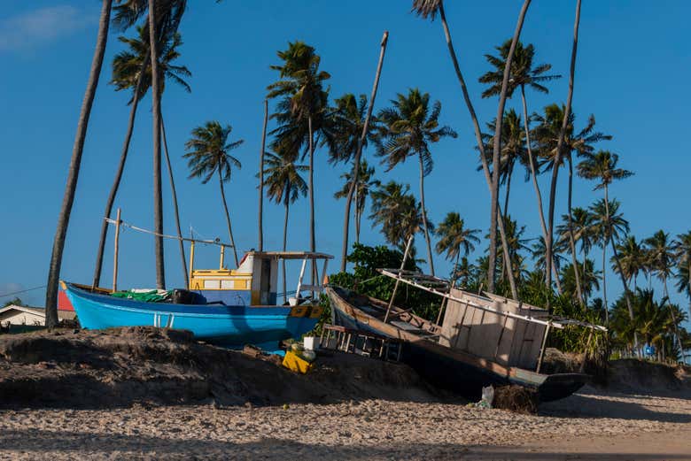 Barcos en la playa de Guarajuba
