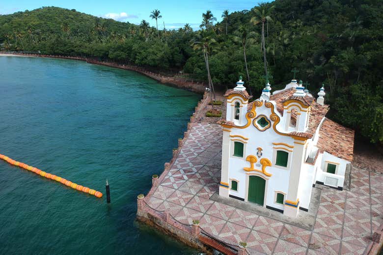 Iglesia de Nuestra Señora de Guadalupe en la isla dos Frades