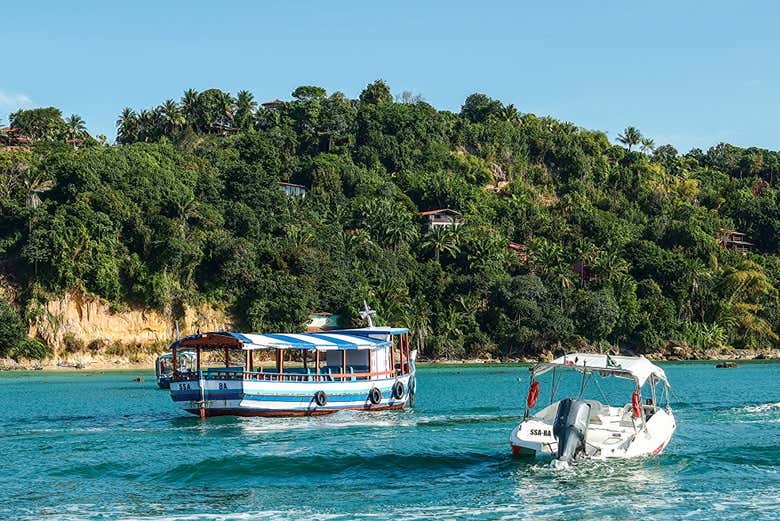 Barcos navegando en Morro de São Paulo