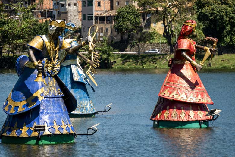 Esculturas dos orixás no Dique do Tororó