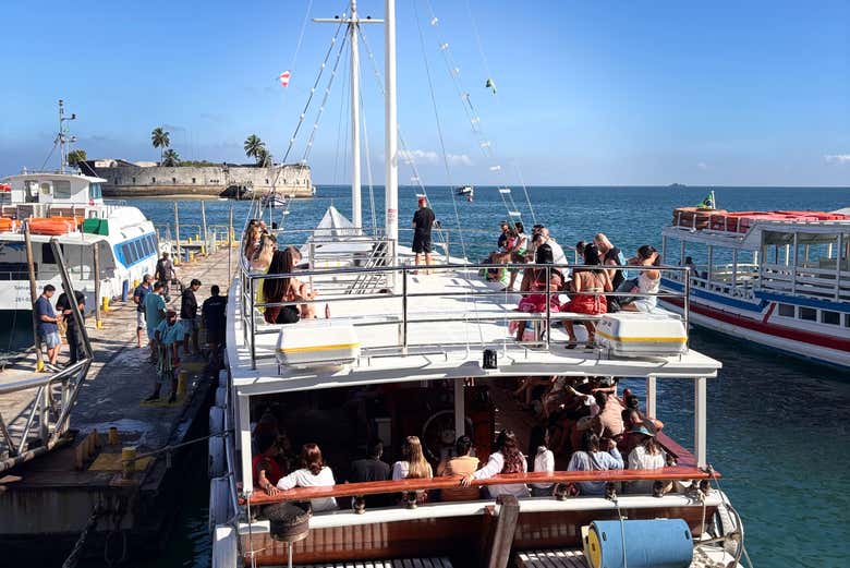 El barco en el que navegaremos hasta la isla dos Frades
