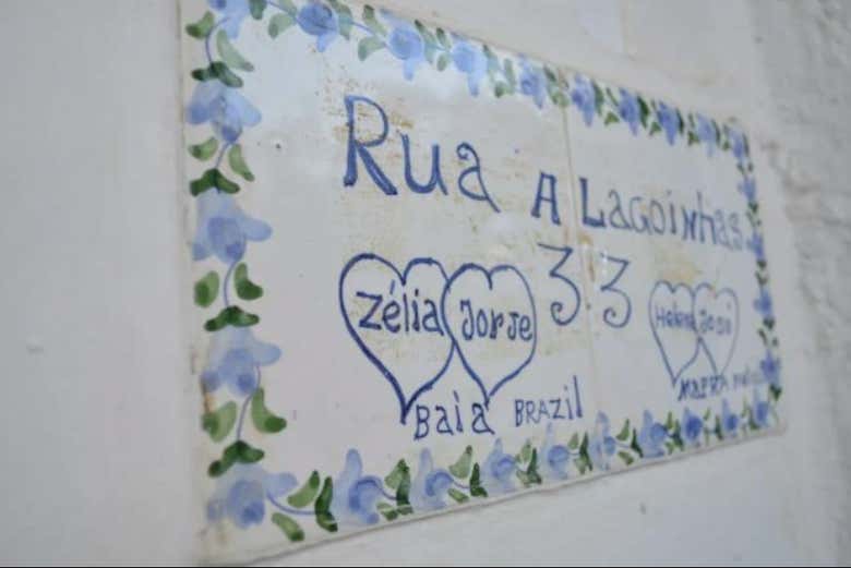 Placa para lembrar o amor entre o escritor e sua esposa