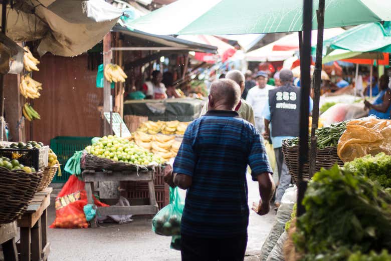 Passeando pelas barracas do mercado Feira de São Joaquim