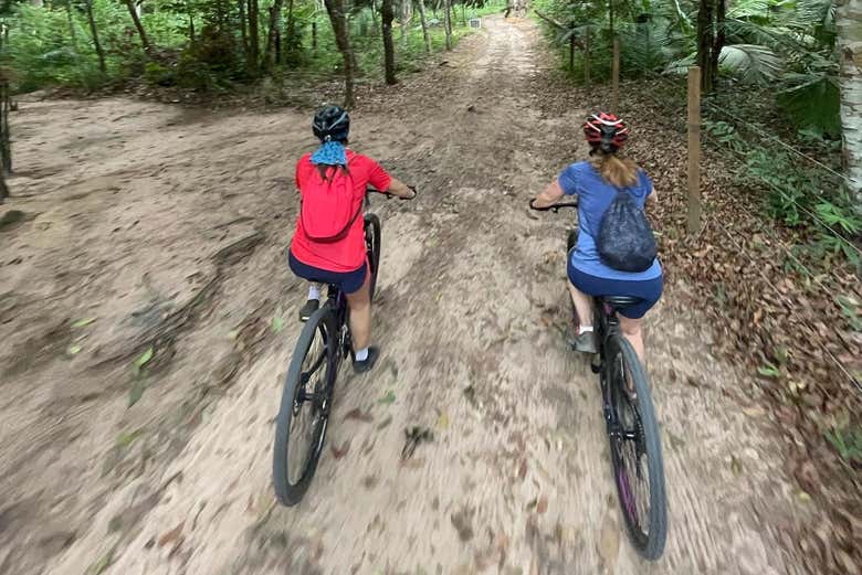 Passando por estradas de chão batido