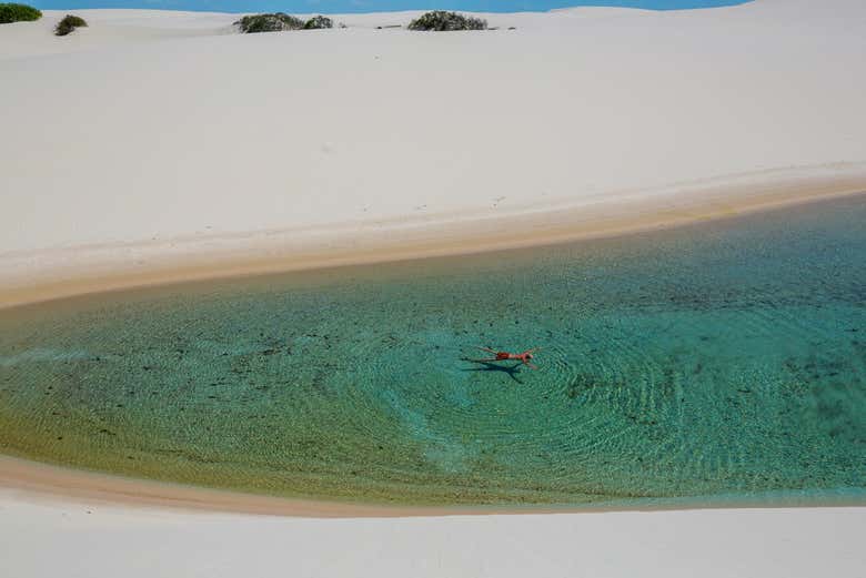 A paisagem quase de outro mundo das lagoas dos Lençóis