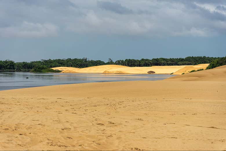 Um passeio de Santa Amaro pelas lagoas dos Lençóis