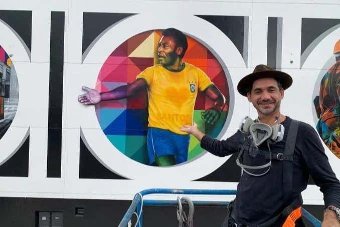 Mural do Pelé feito pelo artista Kobra
