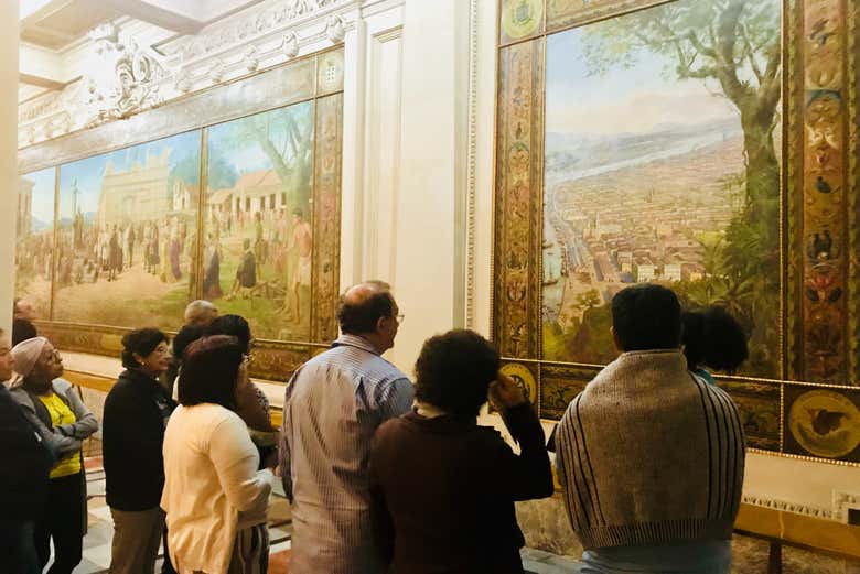 Grupo visitando o Museu