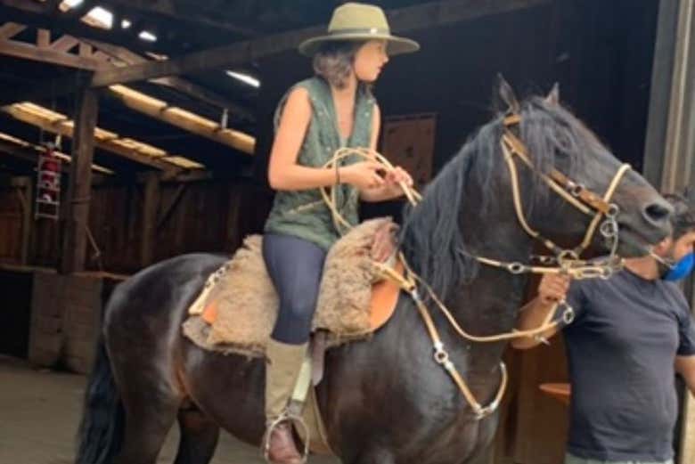 Preparada para el paseo a caballo