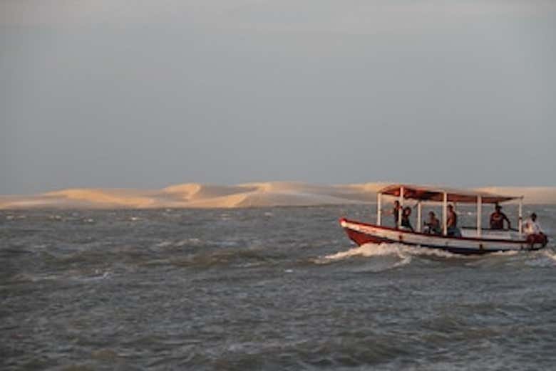 Paseo en barco por Raposa