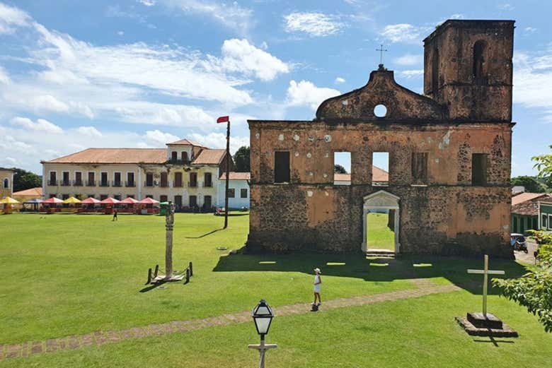 Fachada de la iglesia