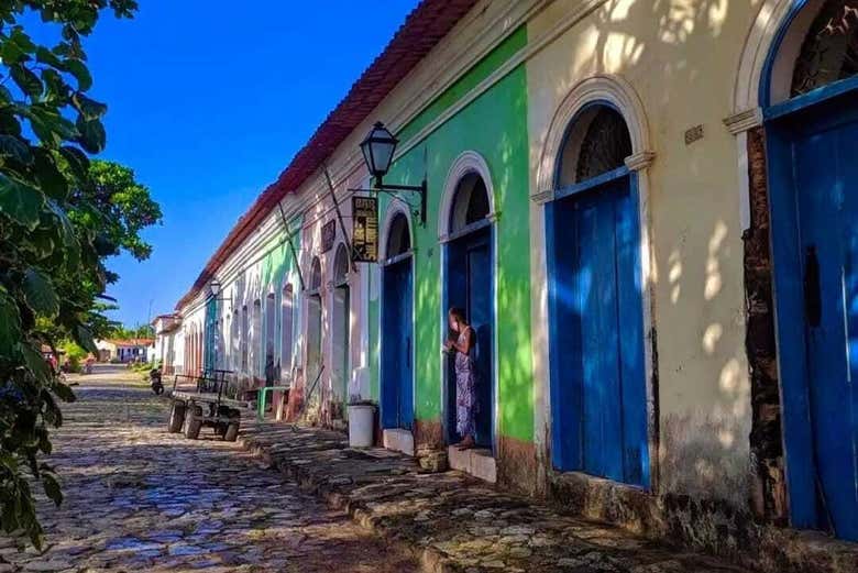 As ruas charmosas e coloridas de Alcântara