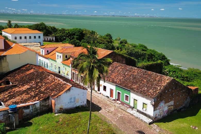 Vistas aéreas de Alcântara e sua praia