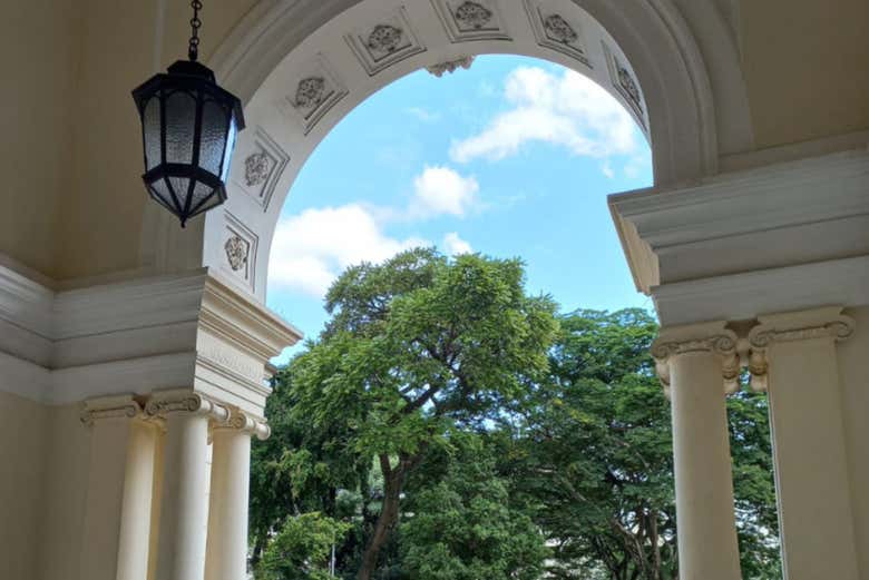 Arcos en las galerías de arte del barrio