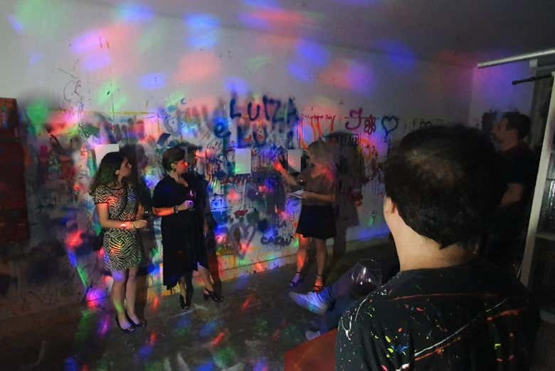 Atendiendo a las explicaciones del guía