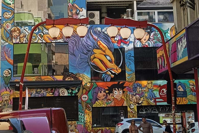 Grafites na Liberdade, bairro oriental de São Paulo