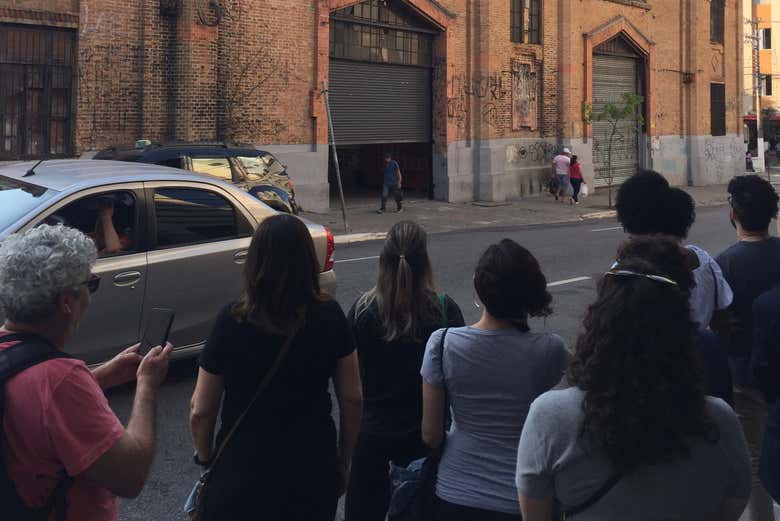 Ouvindo as explicações do guia