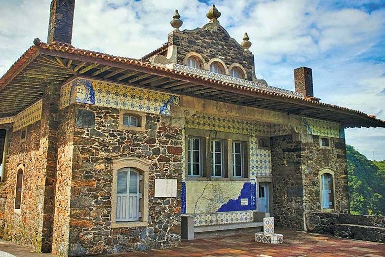 Monument sur le sentier de randonnée