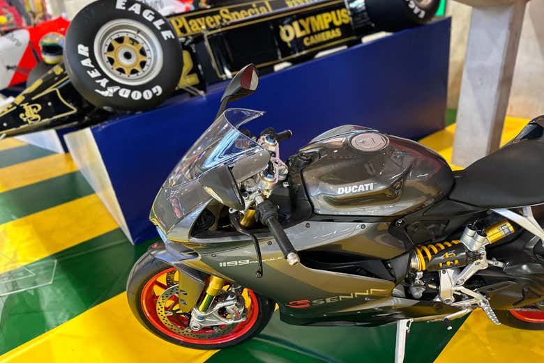 Una moto Ducatti en el Dream Car Museu São Roque