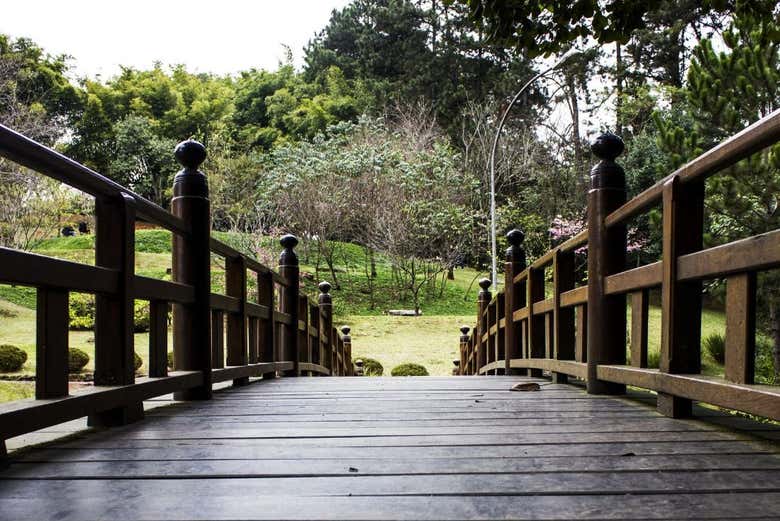 Caminho para o jardim do Templo Zu Lai