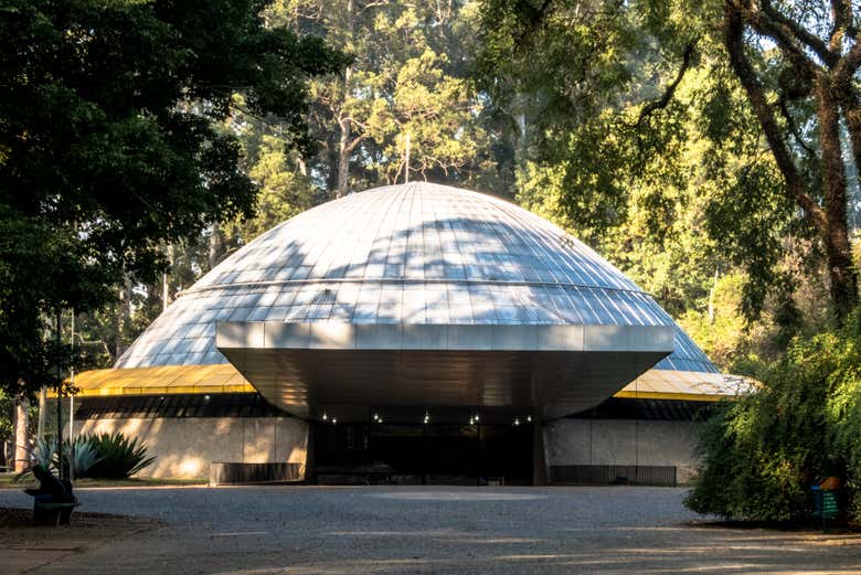 Fachada do planetário do Ibirapuera