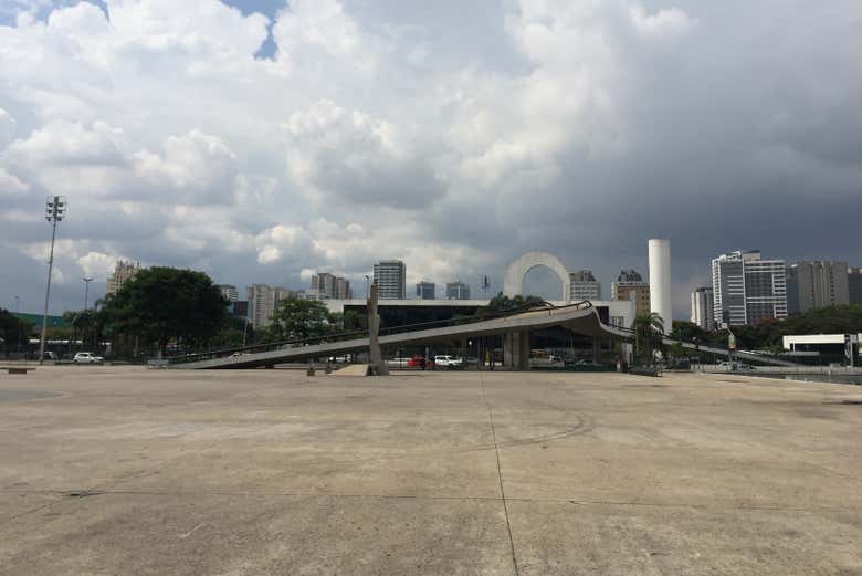 La inmensa plaza del Memorial da América Latina