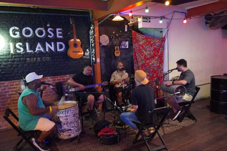 La música en directo en uno de los bares