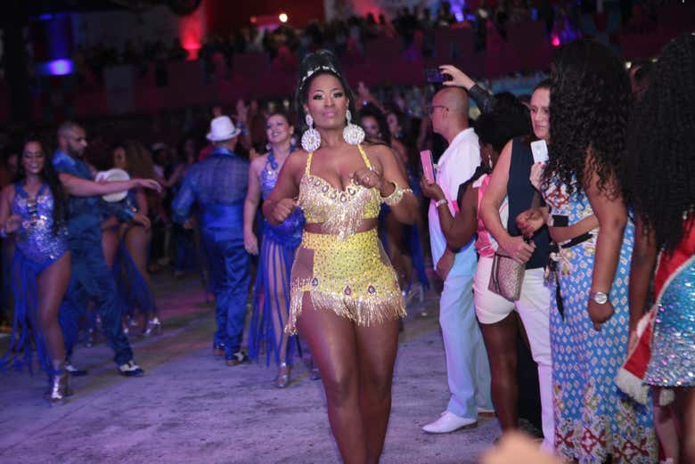 Visita a un ensayo de una escuela de samba