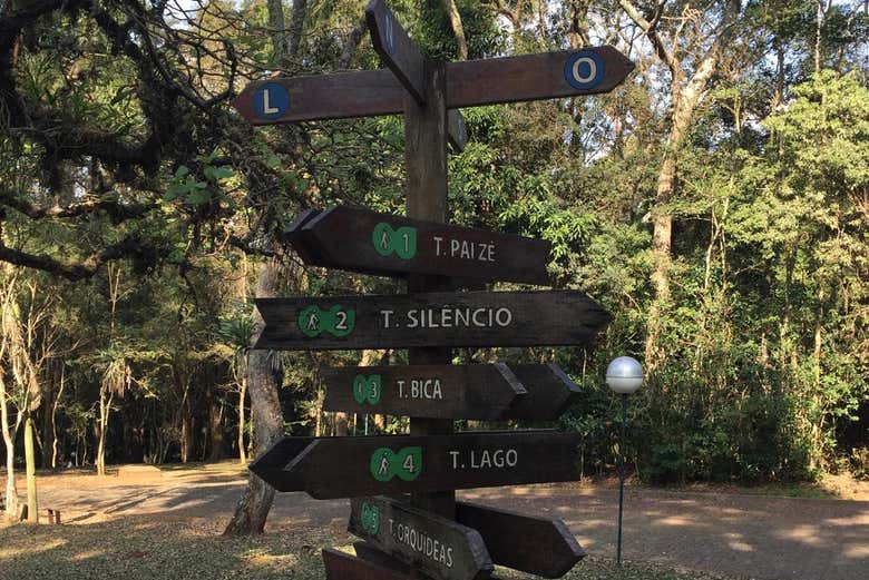 Placas dentro do Parque Estadual Pico do Jaraguá
