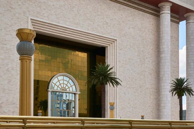 Detalles de los ventanales del Templo de Salomón