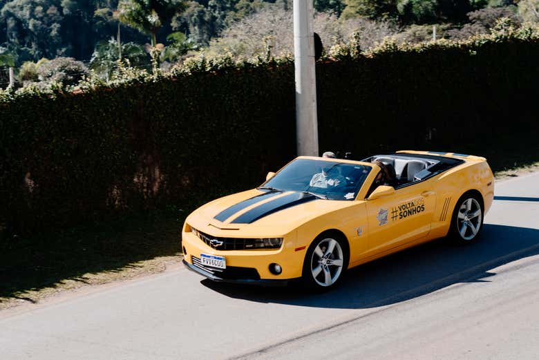 Conduciendo un Cadillac