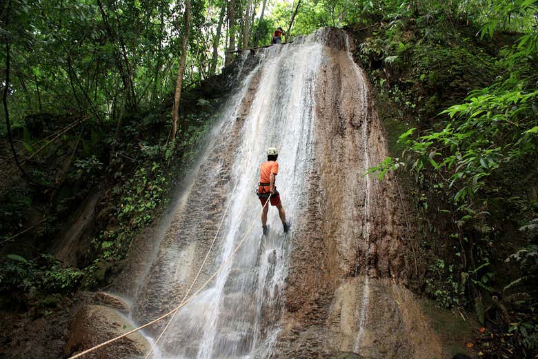 Rapel na cachoeira