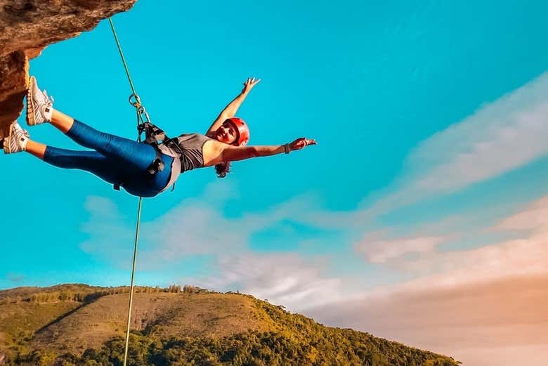 Escalando la pared rocosa