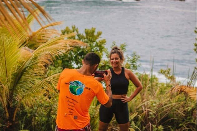 Posando con la playa de Calhetas de fondo