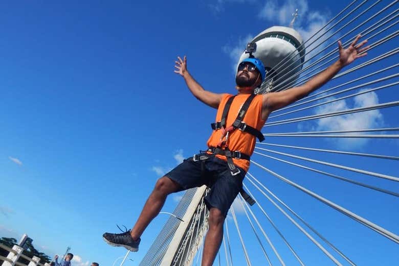 Leaping from Ponte Estaiada