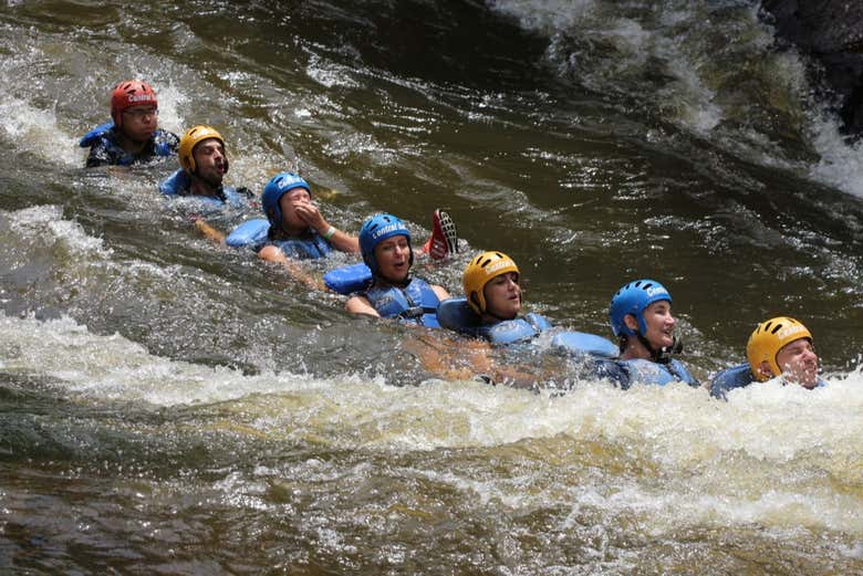 Trenzinho durante a atividade de rafting