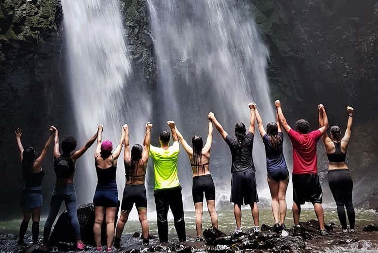 Group photo at the Gavião Faiado waterfall