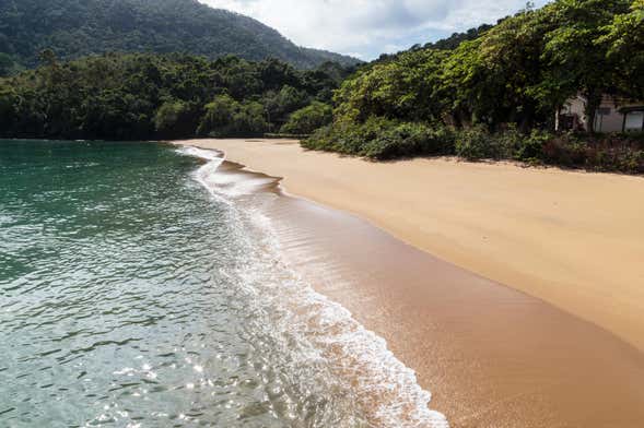 Passeio de lancha pela ilha Anchieta