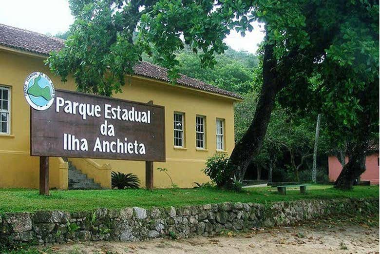 Placa do Parque Estadual da Ilha Anchieta