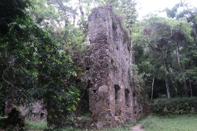 Discover the story behind the Lagoinha ruins