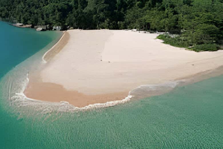Vistas de la playa desierta de isla Couves