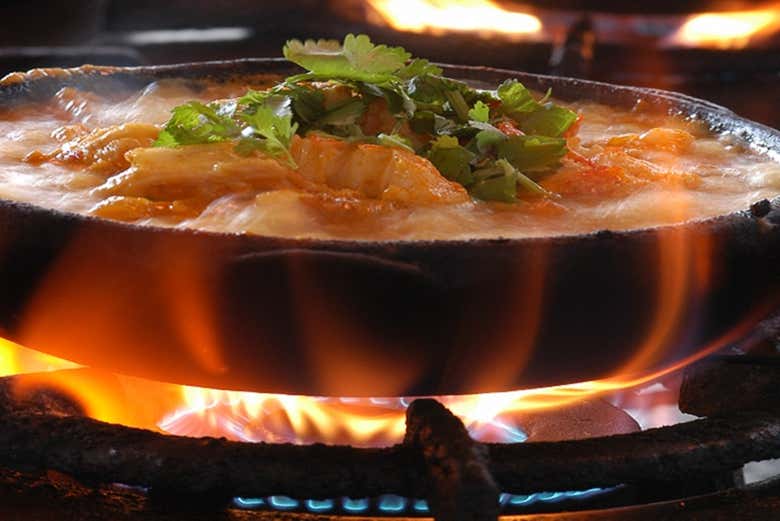 Cocinando moqueca capixaba