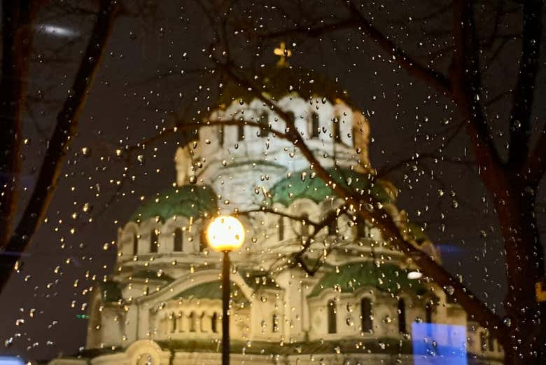 Catedral vista a través de una ventana