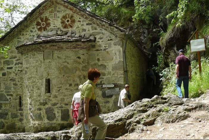 Turisti nei dintorni del Monastero di Rila