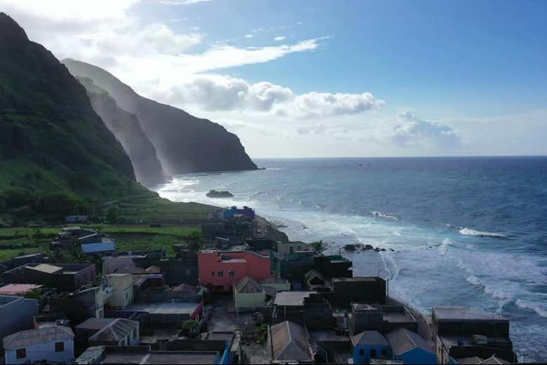 Ponta do Sol, un village côtier bordé de montagnes majestueuses