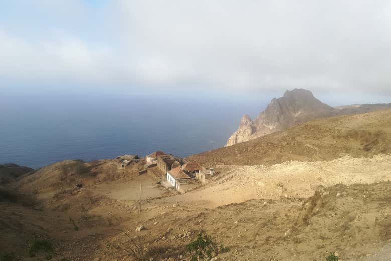 Le panorama saisissant des montagnes d'Ilha Brava