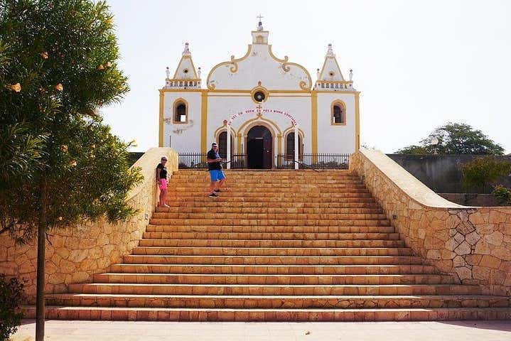 Fachada de la iglesia de Maio