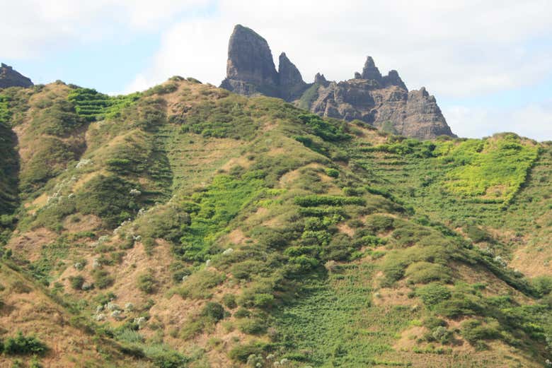Montañas de la isla de Santiago